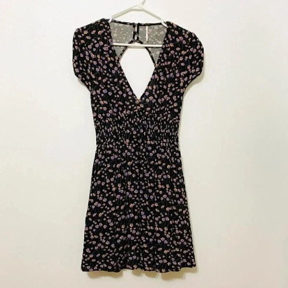 Free People Dresses & Skirts - Free People  - Open Back Deep V Floral Dress